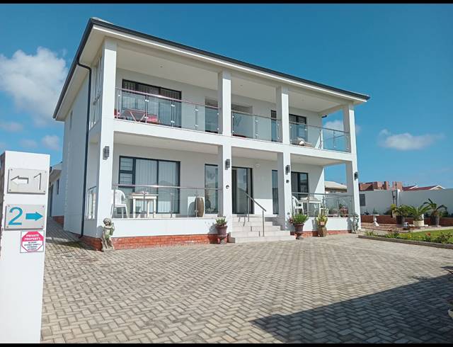 3 BEDROOM FREEHOLD FOR SALE IN JEFFREYS BAY CENTRAL